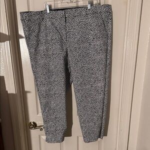 Lane Bryant Size 26 Black and White Cropped Patterned Pants